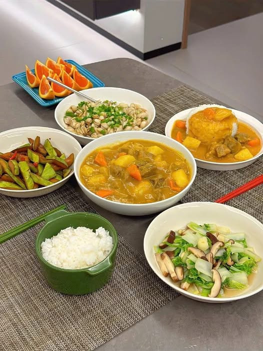 Cô ơi, em tìm cô giúp việc nhà ở Quận 1, lương cao, bao ăn ở ạ!