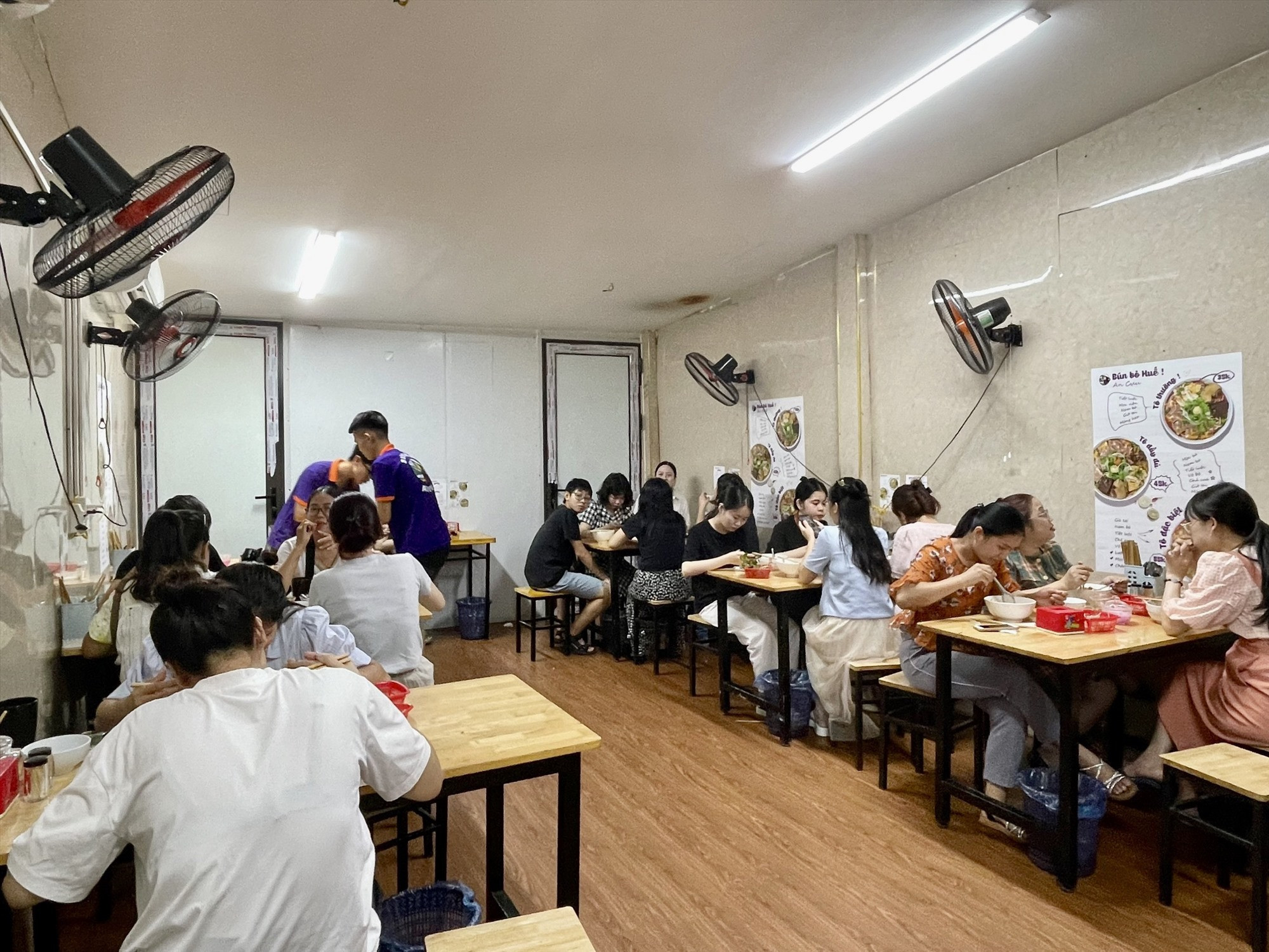 Quán Bún Phở Ở Quận 6 Cần Tuyển Chị  Phụ Quán Lương Khởi Điểm 9tr Bao Ăn Ở