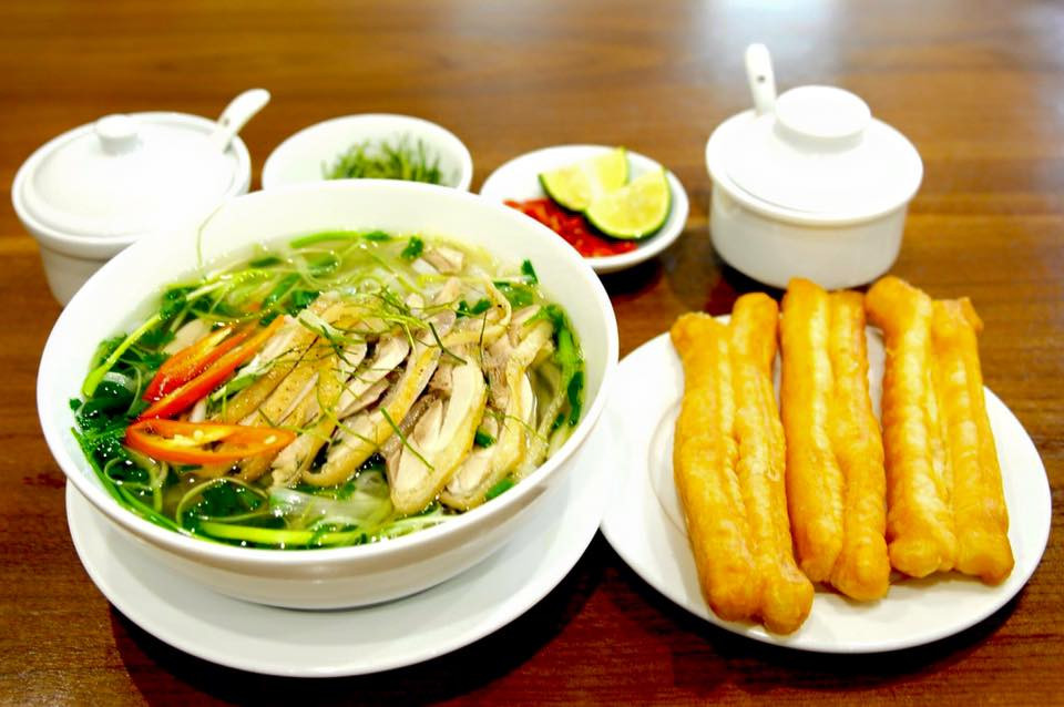 Quán phở gà  quận 2 cần 2 nữ phụ quán ( bao ăn ở )