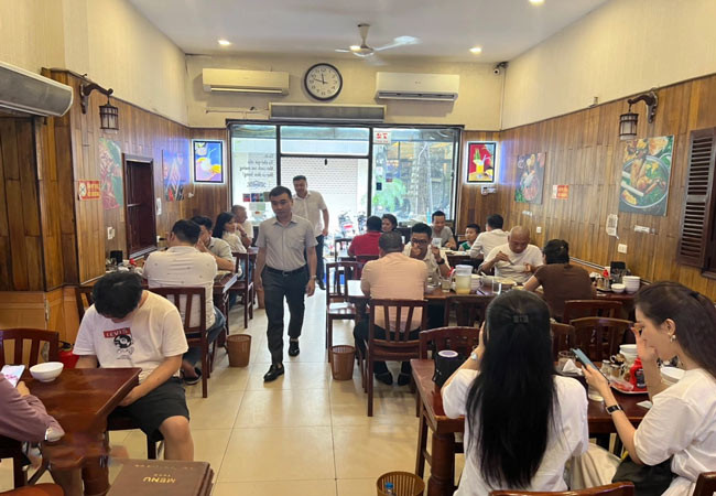 Tuyển 2 bạn Nữ Phụ quán cơm Văn Phòng gần bến xe Miền Đông Cũ- Bình Thạnh