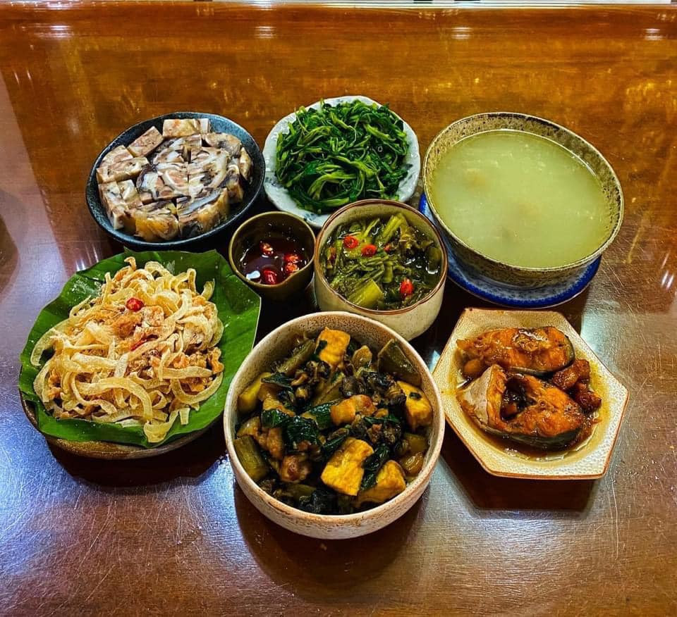 Do Hằng Ngày Bận Rộn Làm Việc Trên Công Ty Nên Cần Chị Giúp Việc