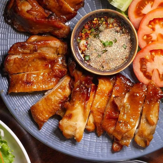 Tuyển gấp 1 cô nấu ăn ngon đi làm bao ăn ở lại ạ