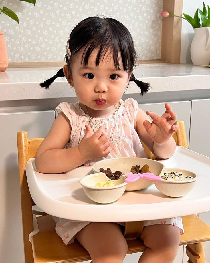 Trong ngày mai em cần tìm gấp 1 chị chuyên chăm bé 2 tuổi tại quận Tân Phú BAO ĂN Ở LẠI