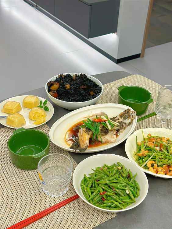 TUYỂN CHỊ GIÚP VIỆC BAO ĂN Ở, CÓ THÁNG LƯƠNG 13.