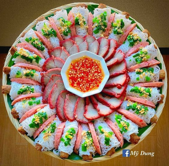 Em đang tuyển gấp 1 cô giúp việc làm cho bà nội em ạ