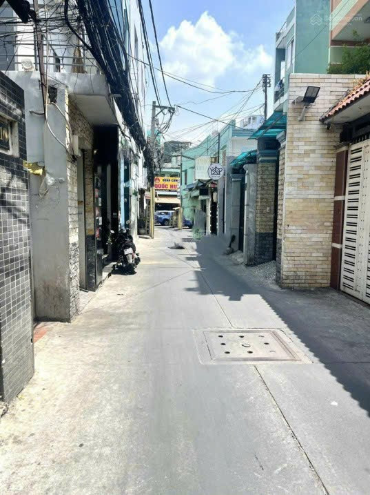 Nhà em ở Q10, Trả lương 11 triệu mà tìm mấy hôm nay vẩn không có người làm. Khổ lắm các cô ạ