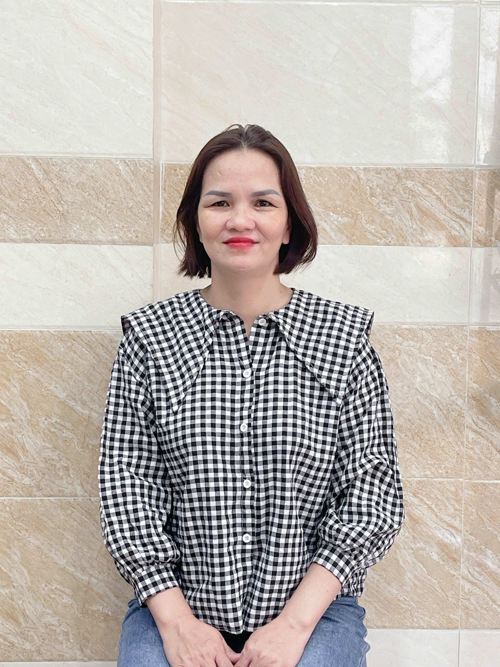 Chị Lê Anh Hồng Việt, Sinh năm 1977, Quê ở Bình Thuận. Khéo léo, chăm chỉ. Cần tìm việc làm