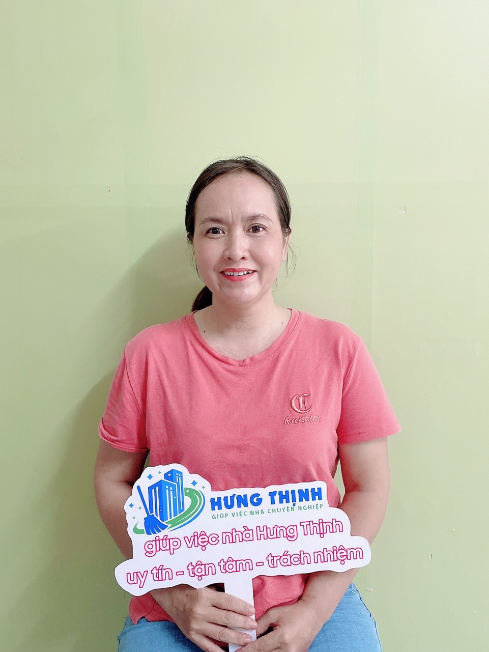 Chị Tuyết đang tìm việc bao ăn ở lại ạ