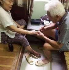 cần cô chăm bà bị đãng trí lương ổn