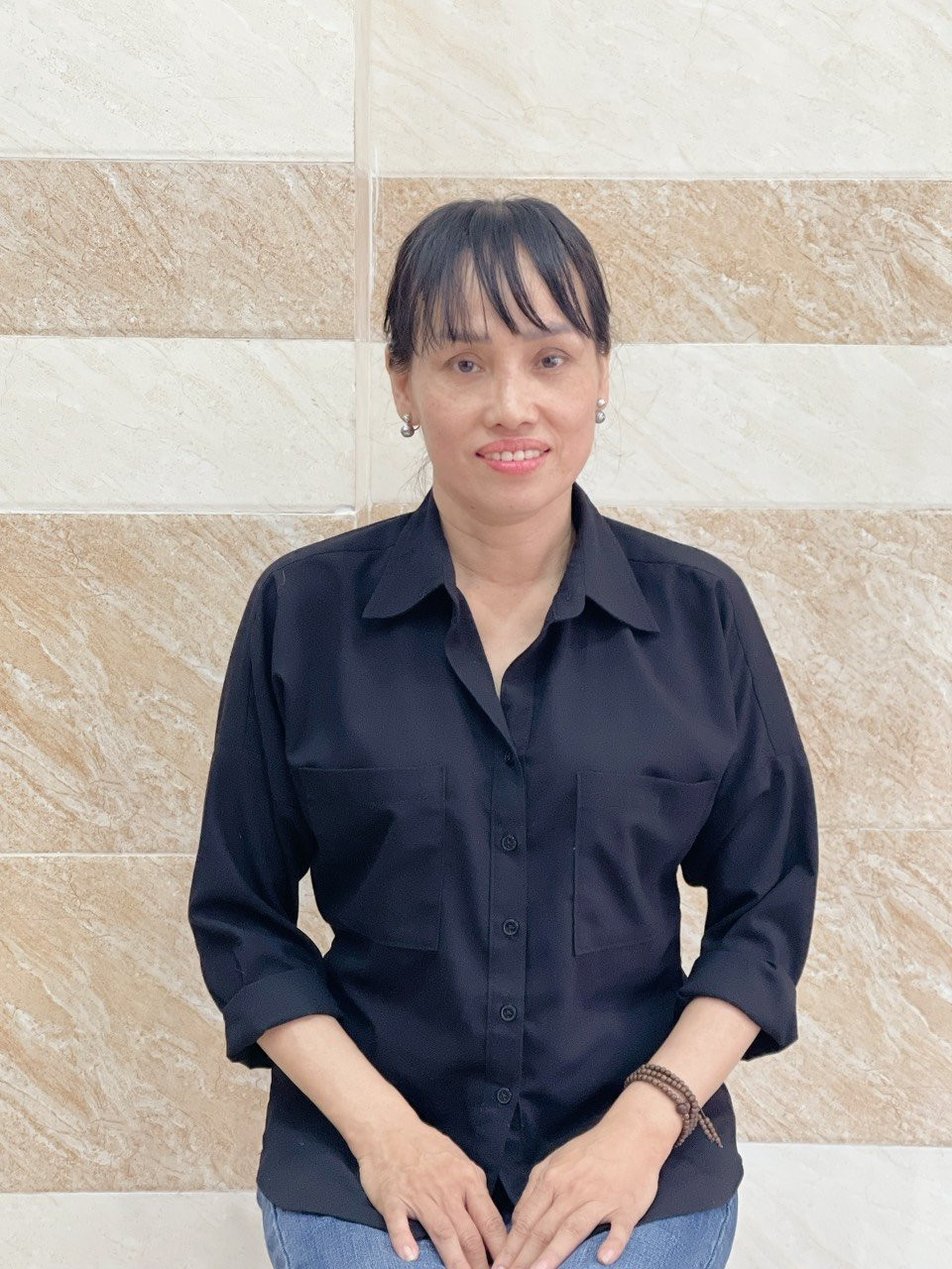 Chị Mai , Sinh năm 1974, Quê ở Khánh Hòa nhận việc giúp việc nhà phụ giữ em