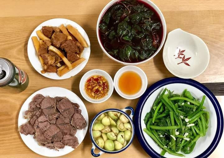 Gia đình em cần chị bảo mẫu , lương 11 triệu ( bao ăn ở) nhà em ở chợ bà chiểu, quận bình thạnh