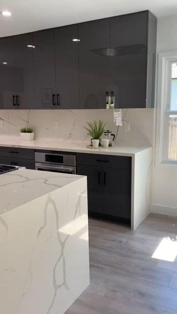 Vợ chồng anh chị ở Phú Nhuận tìm chị giúp việc.