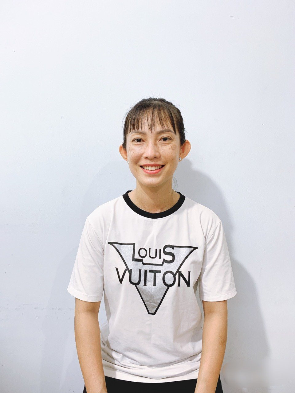 Chị trẻ khỏe nhanh nhẹn, chu đáo nhận chăm em bé, chăm sóc bà