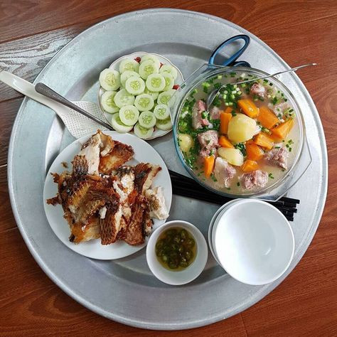 Mình ở chung cư Sài Gòn Pearl quận Bình Thạnh, cần thuê 1 cô giúp việc nhà đơn giản chỉ dọn dẹp.