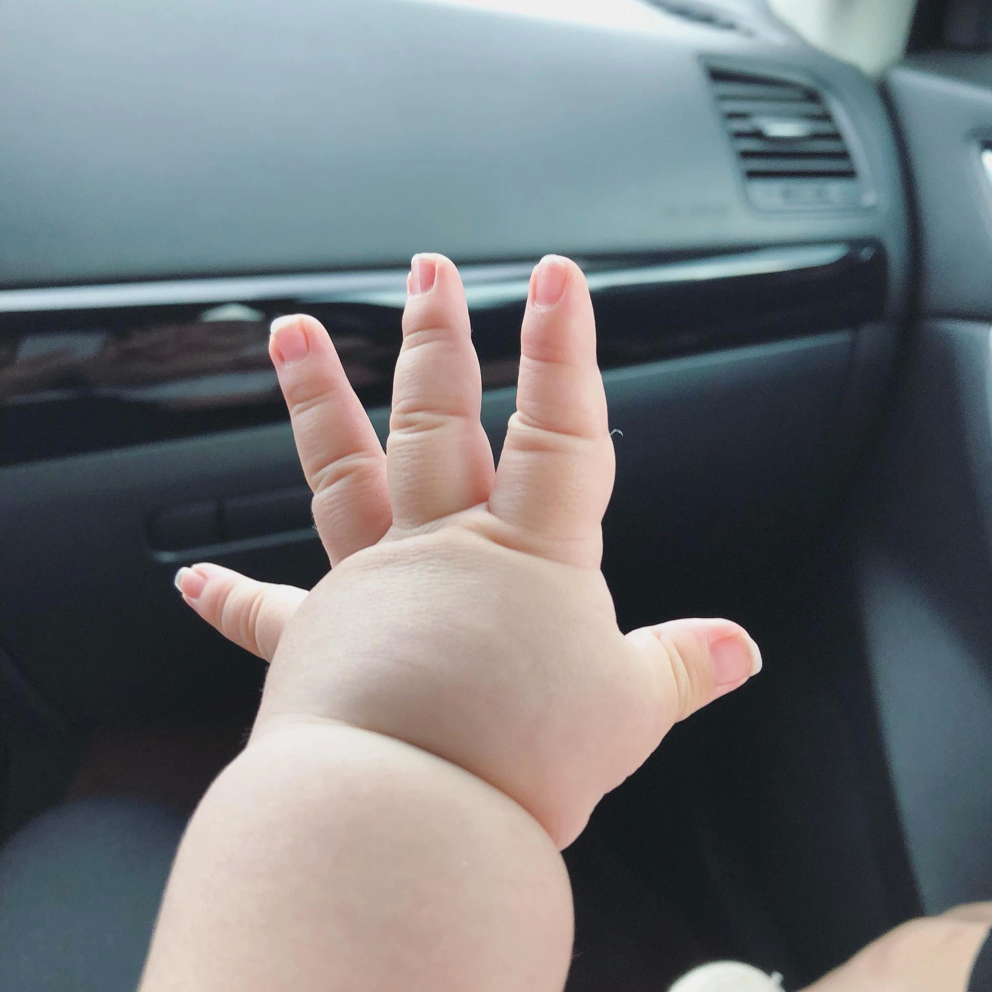 Em Cần Tìm Chị Về Trông Nom Con Em 5th Ở Nguyễn Văn Hưởng- Quận 2 (Bao Ăn Ở Lại) Lương 11 tr