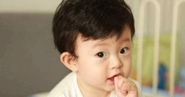 VỢ CHỒNG TÌM GẤP CHỊ CÓ KINH NGHIỆM CHĂM SÓC BÉ