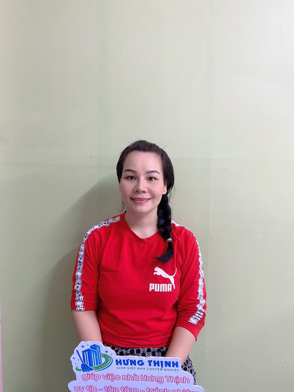 Chị Đào - 37 tuôi - quê Đắk Lắk. Chị chuyên giúp việc nhà và hỗ trợ các bé