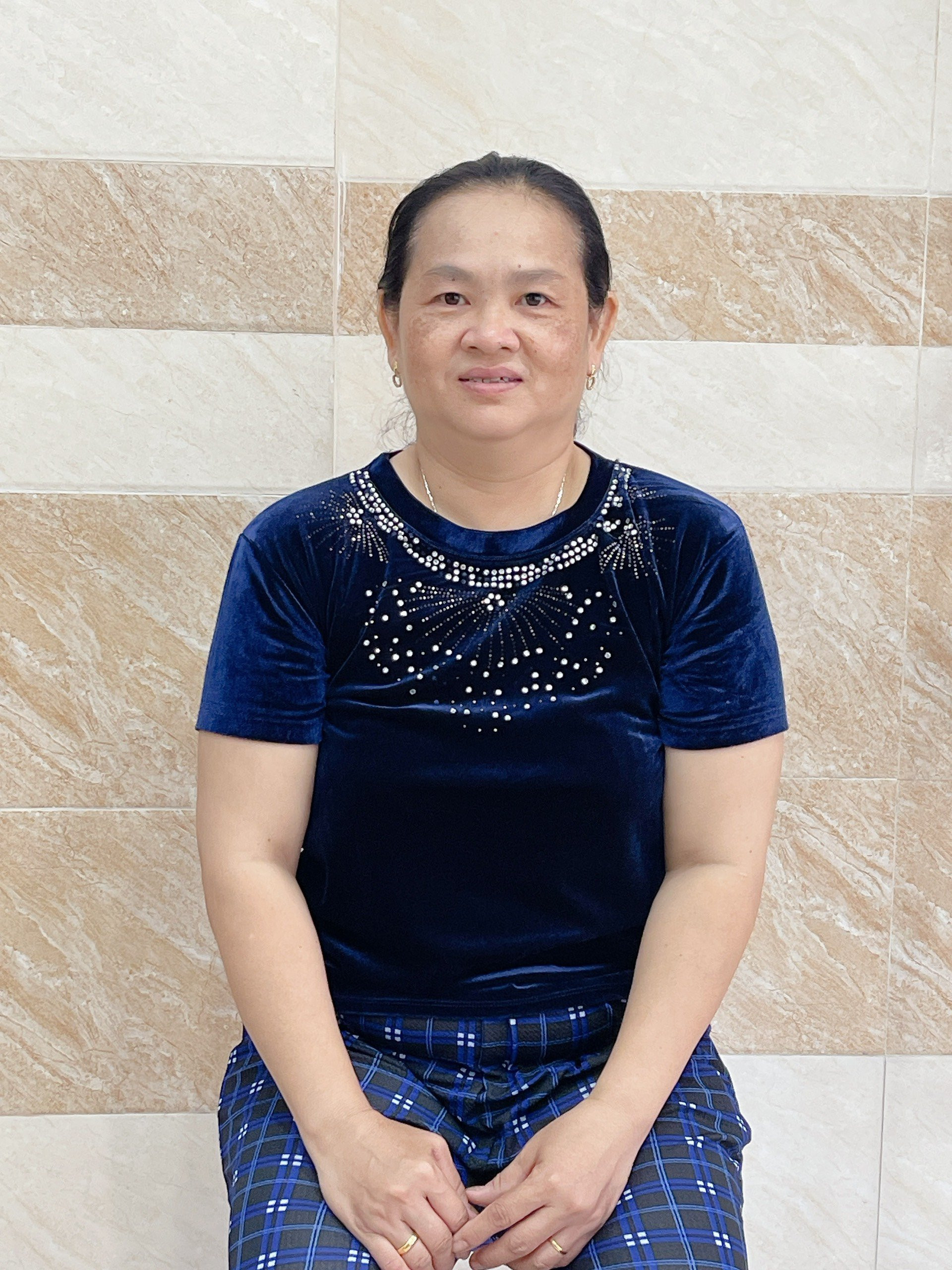 Chị Trang , sinh năm 1977, quê quán: Kiên Giang