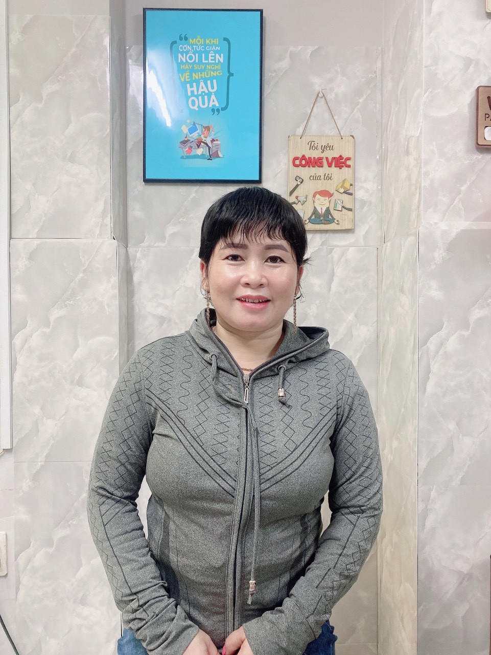 Chị Phượng - SN 1980 - Quê Cà Mau. Chị chuyên giúp việc nhà và chăm ông bà