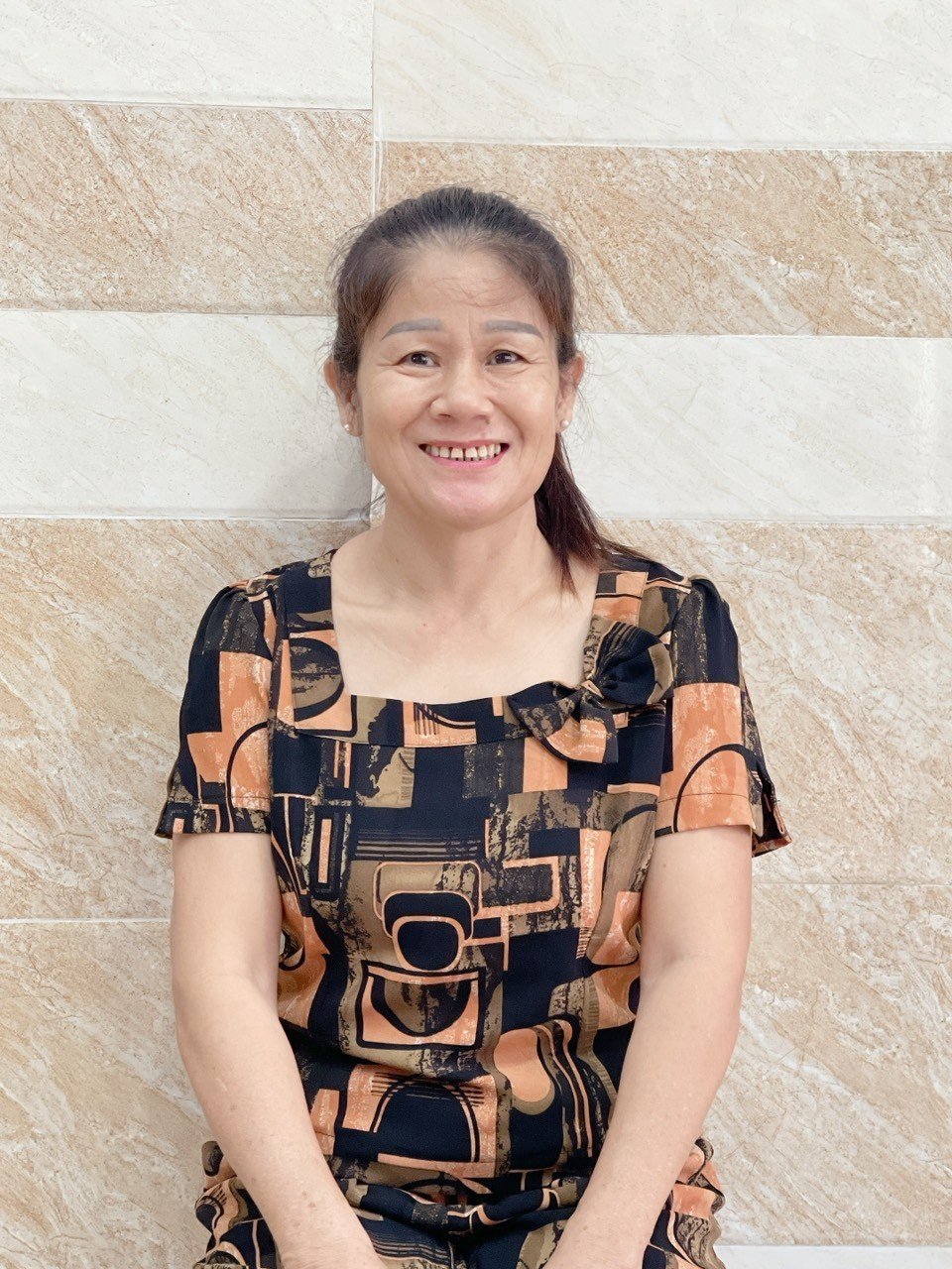 Cô Hiếu, sinh năm 1971, quê Hà Tĩnh nhận giúp việc nhà – bão mẫu – chăm bà