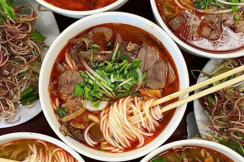 Quán bún bò ở Nguyễn Gia Trí , Bình Thạnh cần chị lặt rau , rửa bát Lương khởi điểm 7tr