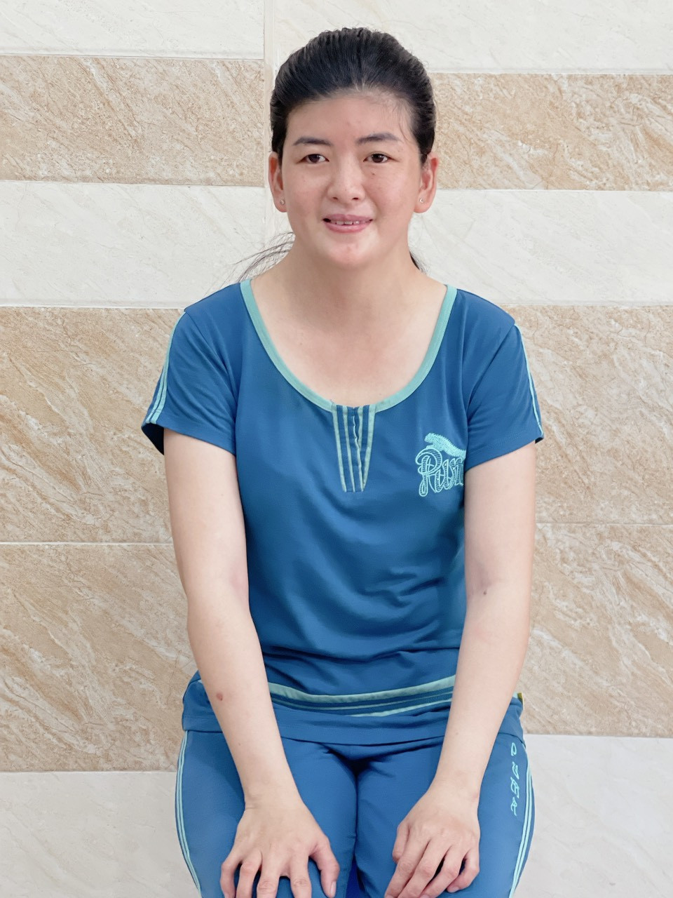 Chị Huyền 32 tuổi quê Hồ Chí Minh nhận tạp vụ , phụ quán