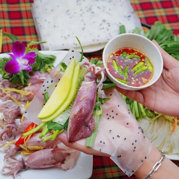 Do gia đình bận rộn thường xuyên đi công tác.cần gấp 1 chị không vướng bận gia đình về làm việc nhà