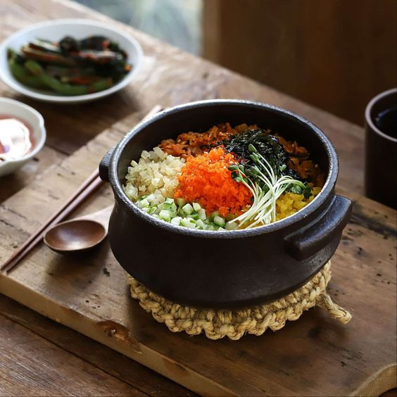 Tuyển gấp chị phụ quán cơm thố ăn ở lại tại gò vấp