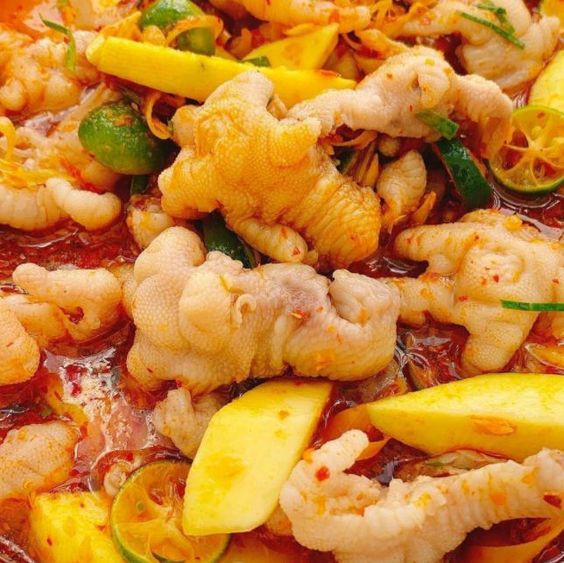 Nhà em cần gấp 1 chị giúp việc ở lại ạ