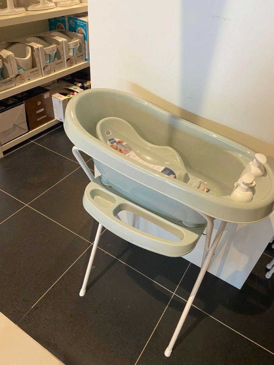 Nhà em cần tìm gấp cô chuyên chăm bé ở trên đường Phong Phú quận 8 LƯƠNG 13 TRIỆU Ạ