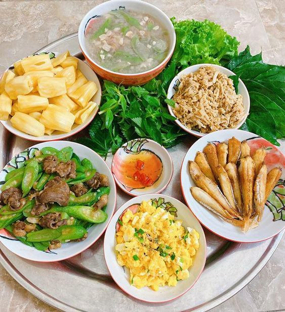 NHÀ Ở GẦN ĐẦM SEN CẦN CÔ GIÚP VIỆC BAO ĂN Ở LƯƠNG 11 TRIỆU.