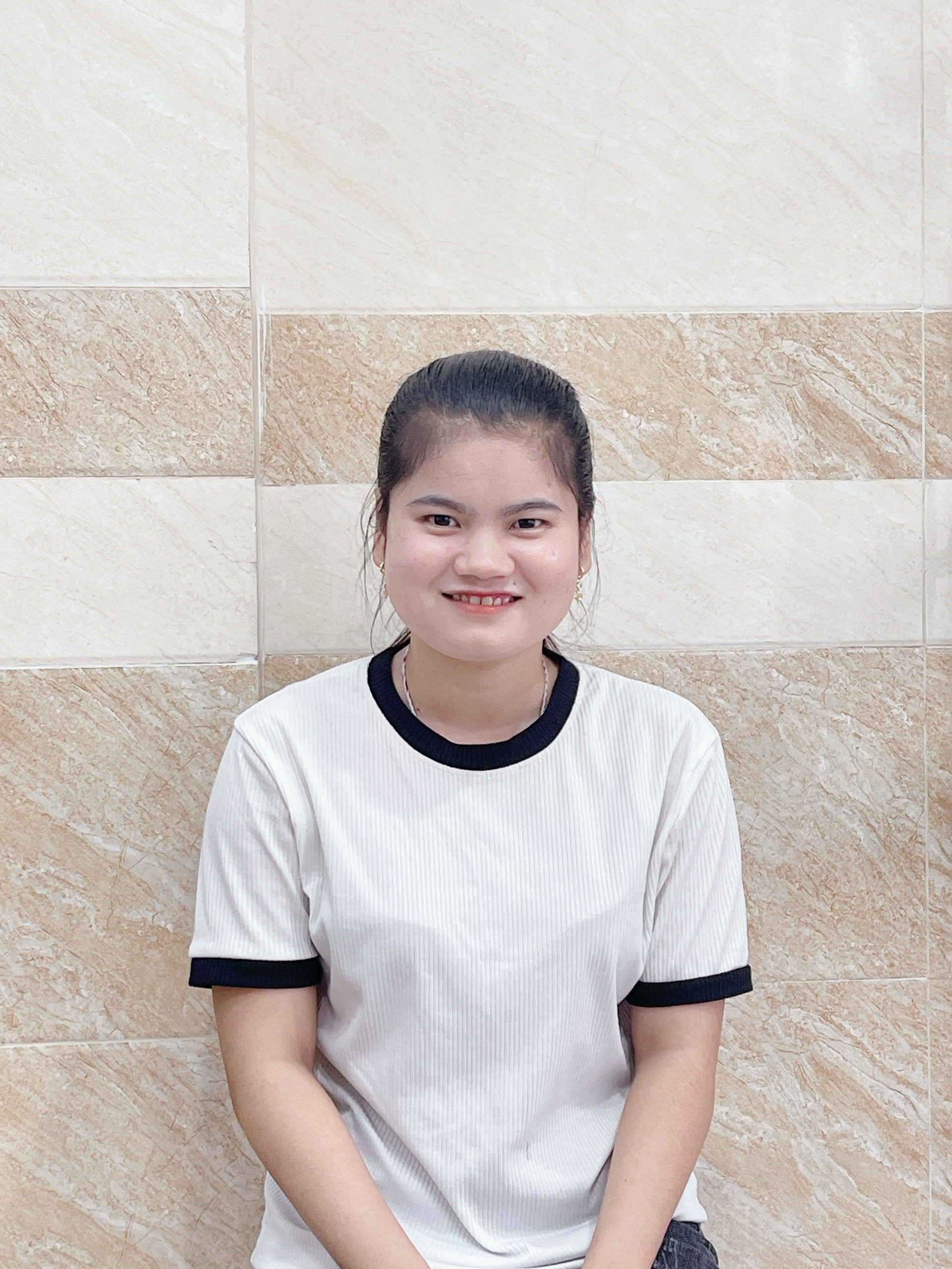 Chị Tuyền – Sinh: 1998  – Quê: Ninh Thuận muốn nhận được một công việc ổn định lâu dài