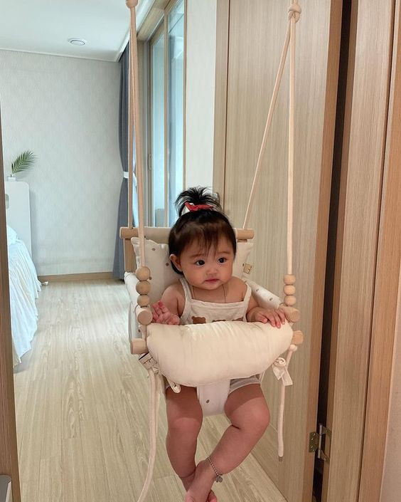 Em vừa mới sinh bé được 18 tháng em cần tìm gấp 1 chị chuyên chăm bé bao ăn ở lại nhà em