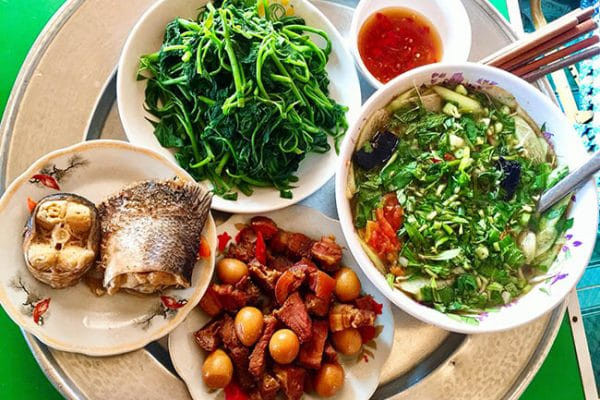 Nhà em ở sương nguyệt ánh  quận 1, cần chị giúp việc nhà lương 11 triệu ( bao ăn ở).