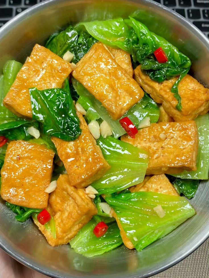 Gia đình vợ chồng Giáo Viên quận 10 đang cần chị giúp việc bao ăn ở lại.