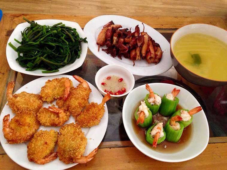 Em cần chị  giúp việc nhà, nhà em ở  Cửu Long quận bình thạnh ,Lương 12 triệu, bao ăn ở.