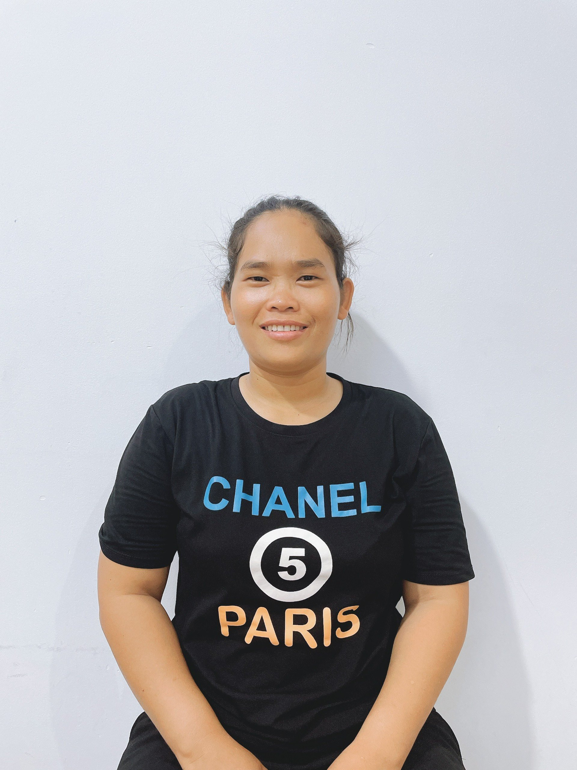 Chị siêng năng chịu khó tìm việc chăm em, giúp việc nhà.