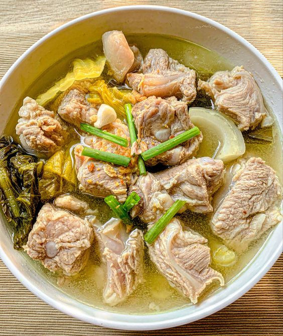 Bác gái em đang tuyển gấp 1 cô dọn dẹp nấu ăn ạ