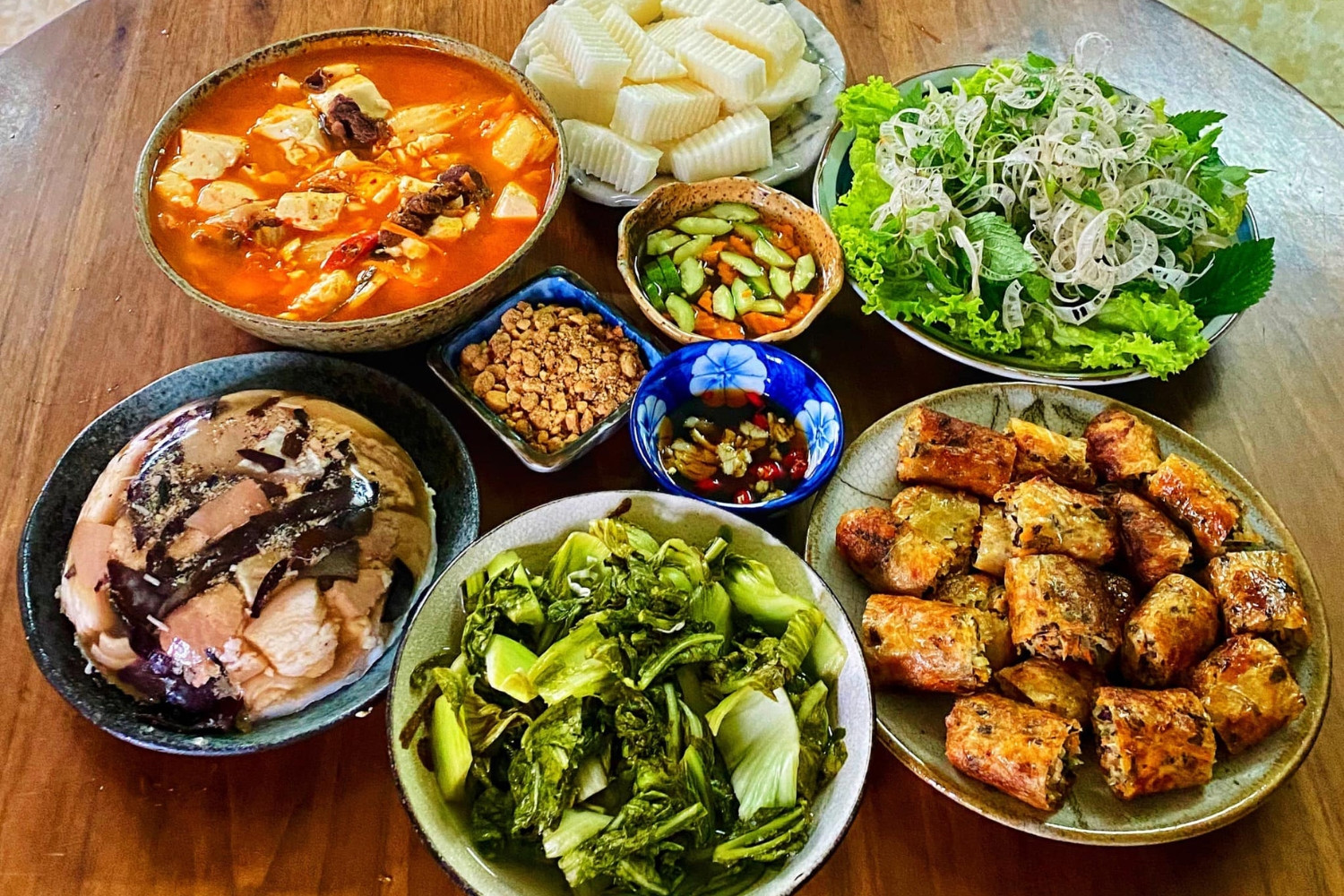 Cần chị chăm bà, lương 11 triệu ( bao ăn ở), Nhà  ở Nguyễn Trọng Tuyển quận phú nhuận.