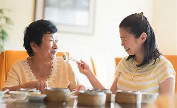 CẦN TUYỂN GẤN CHỊ CHĂM BÀ 73 TUỔI ĐI LẠI YẾU LÀM TẠI QUẬN 3