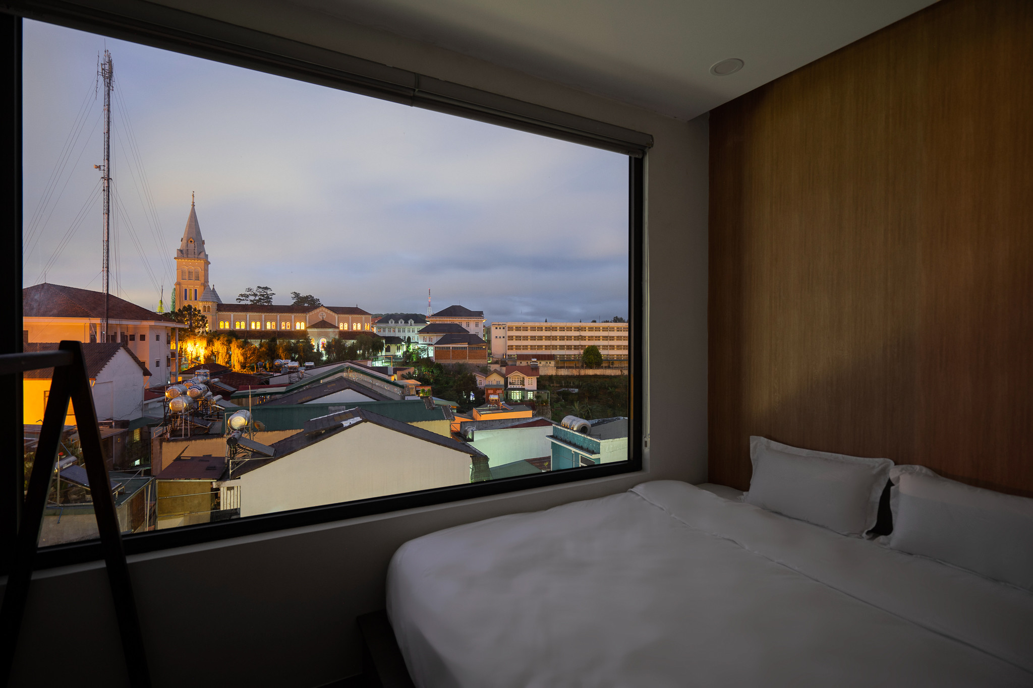 CẦN TÌM CÔ CHĂM BÉ 1 TUỔI