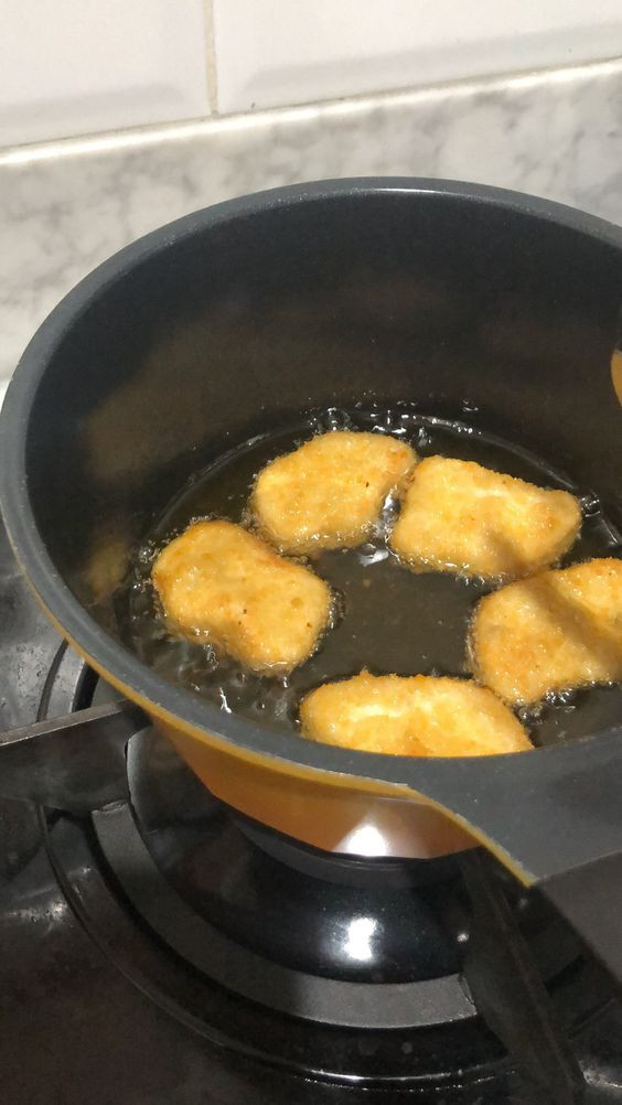 NHÀ MẶT TIỀN CÓ 1 LẦU Ở ĐƯỜNG ÂU CƠ QUẬN TÂN BÌNH- ĐANG CẦN CÔ VỀ LAU CHÙI NHÀ CỬA