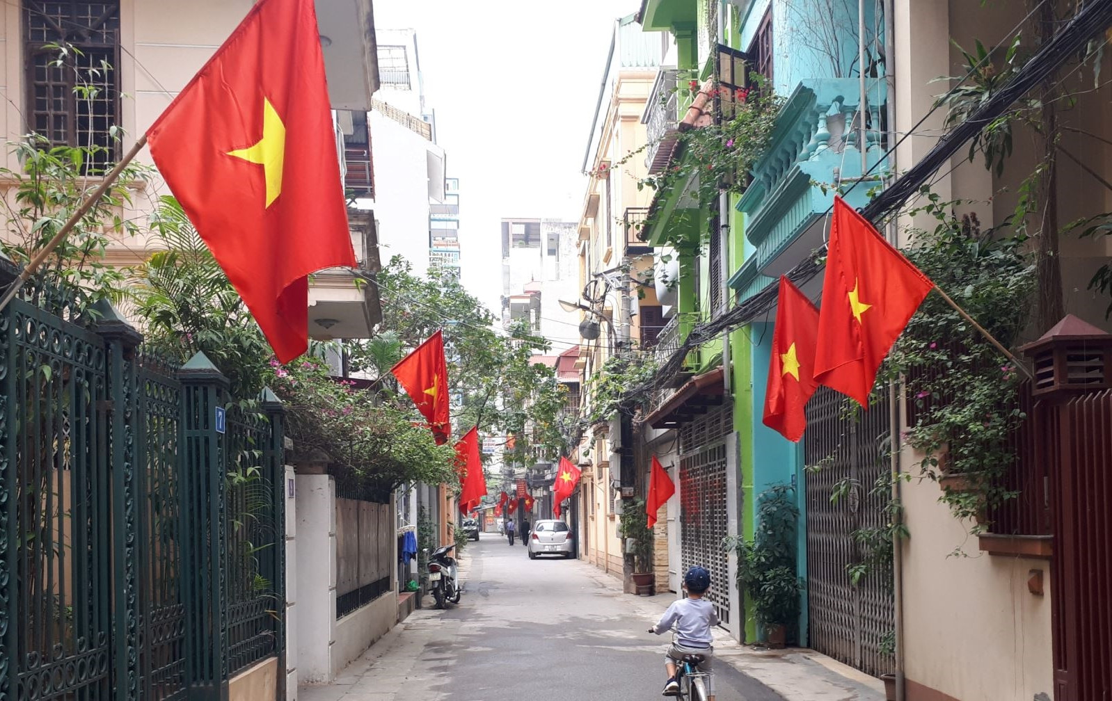 Cận lễ quá nên em đăng tin tuyển 1 chị về phụ việc nhà cho đôi vợ chồng trẻ