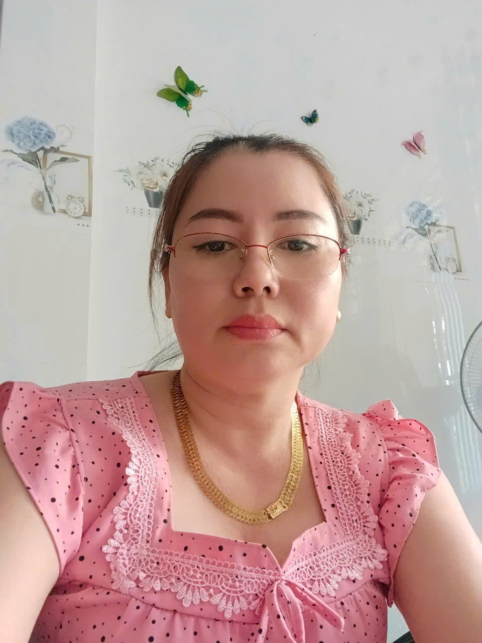 Cô Tuyết Oanh (1979) tìm việc giúp việc nhà, phụ chăm em