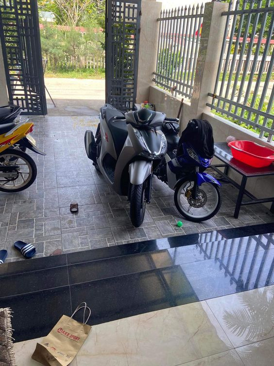 Sáng nay em tìm một chị ít vướng bận gia đình về làm nội trợ cho gia đình