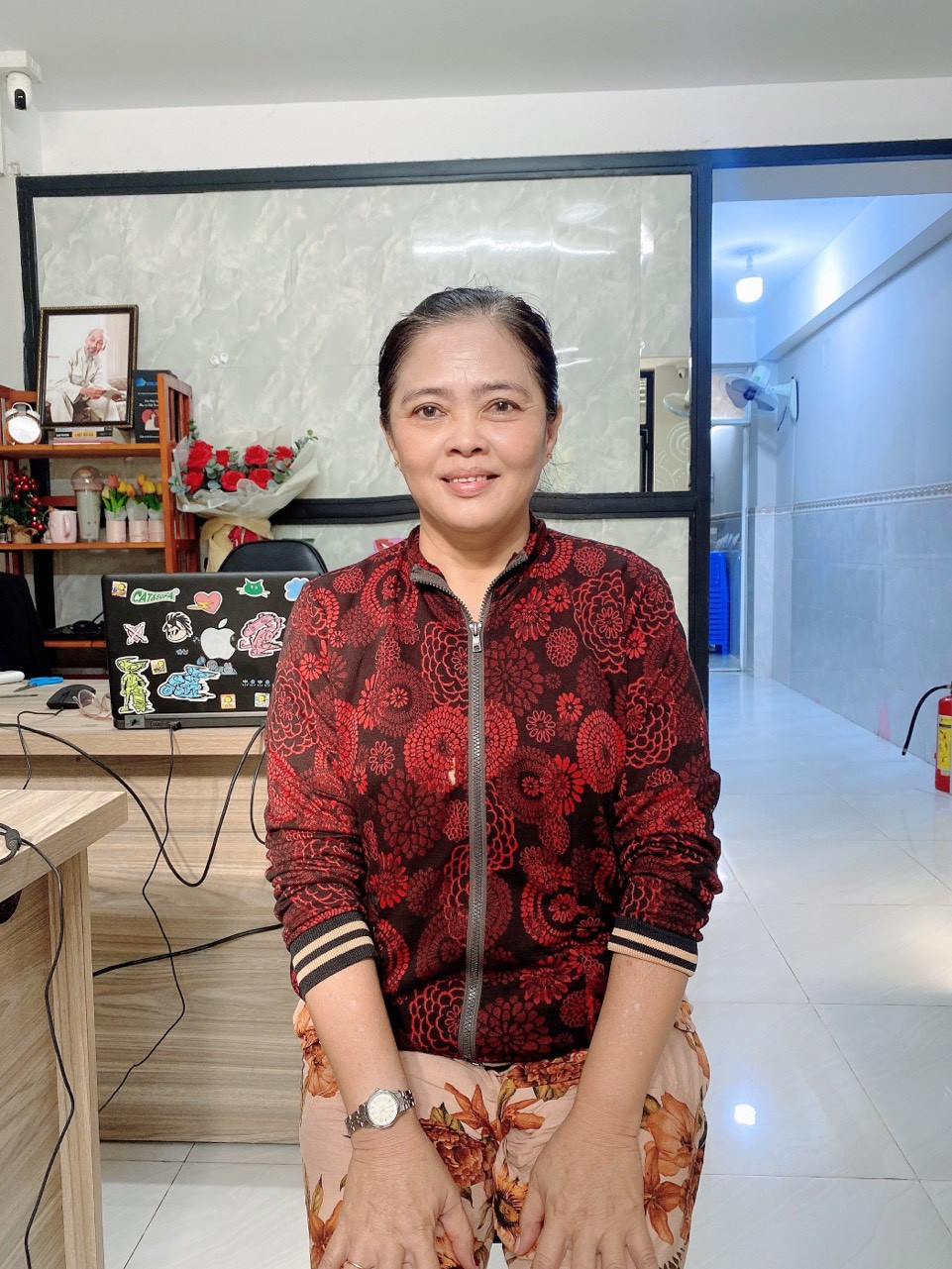 Em tìm việc làm cho cô Lợi ạ. Cô Lợi SN 70, Người Miền Tây