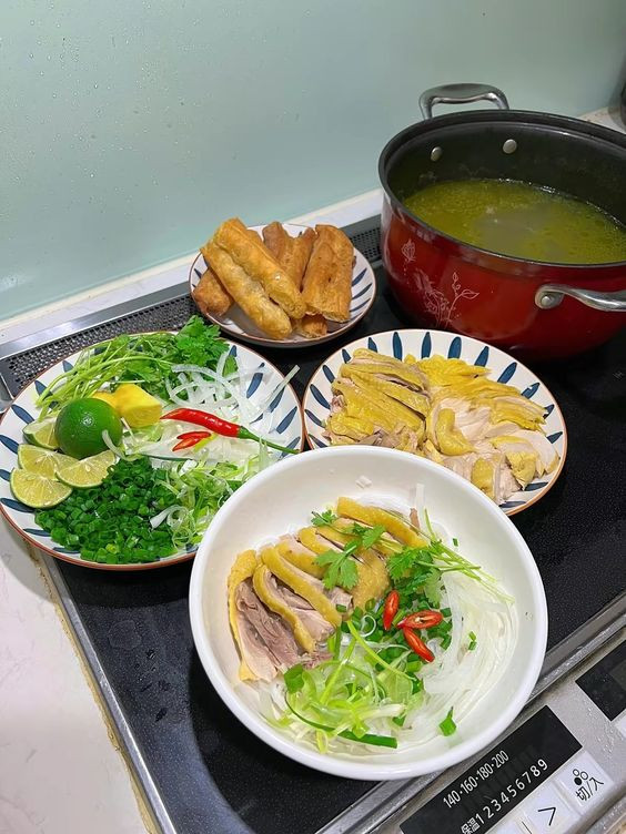 Em tìm chị giúp việc bao ăn ở, nhà chung cư 3 người ở Bàu Cát 2, Tân Bình, lương 9 triệu.