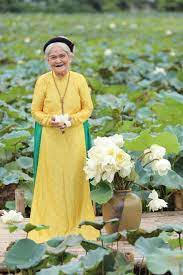 Nhà ở quận 1 cần chị  chăm bà 85t khỏe mạnh đi lại bình thường