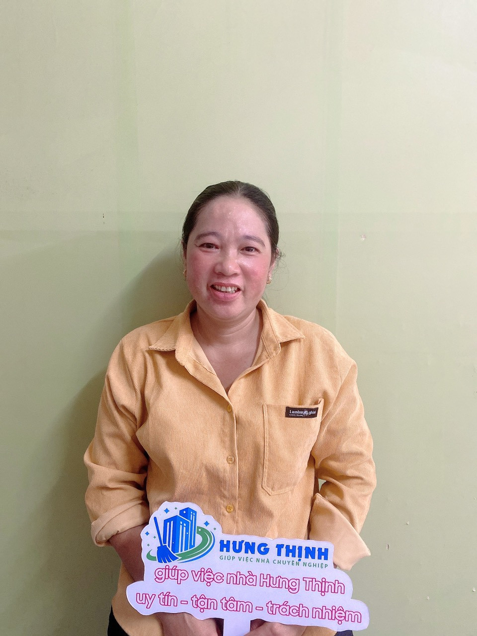 Chị Của Em Ở Quê Mới Lên. Chị Ấy Đang Tìm Việc Làm Ăn Ở Lại Ạ.