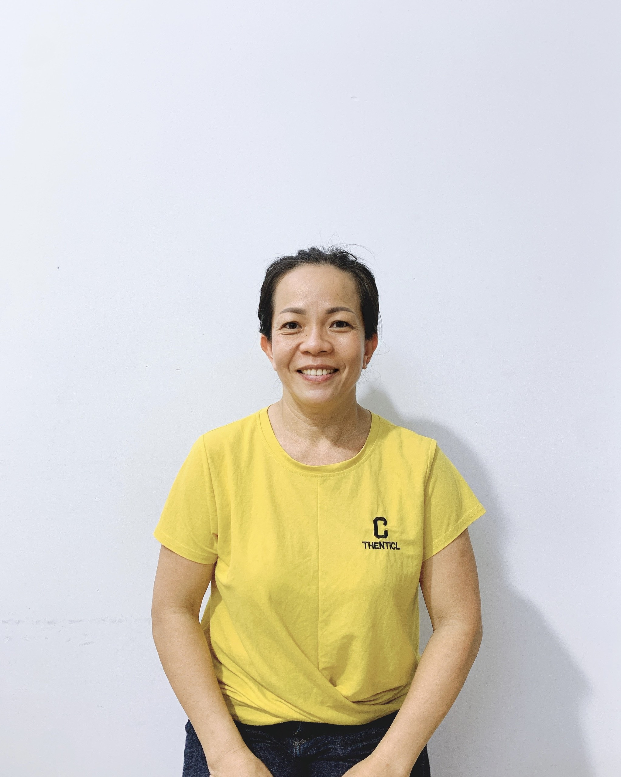 Chị  Yến Linh, sinh năm  1976, quê ở Khánh Hòa.